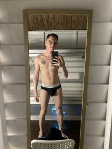 guy selfie full body mirror